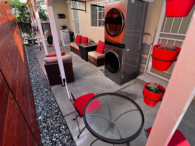 Polk Ave — Photo 18