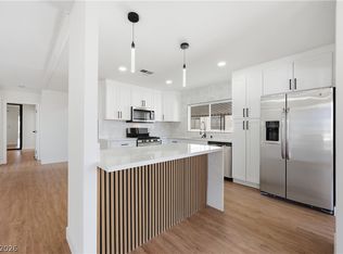 4557 Royal Ridge Way, Las Vegas, NV 89103