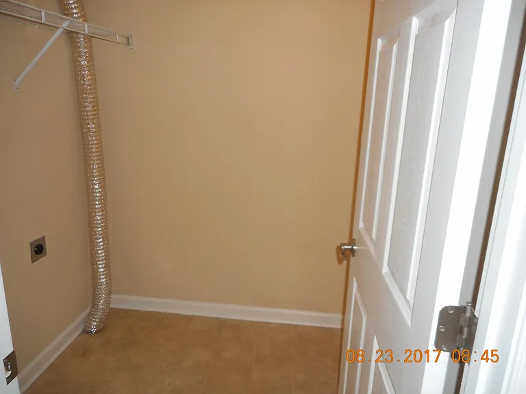 512 Leesburg Dr — Photo 13