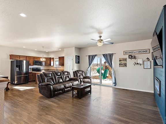 3rd image of 1735 N Bear Gulch Ln