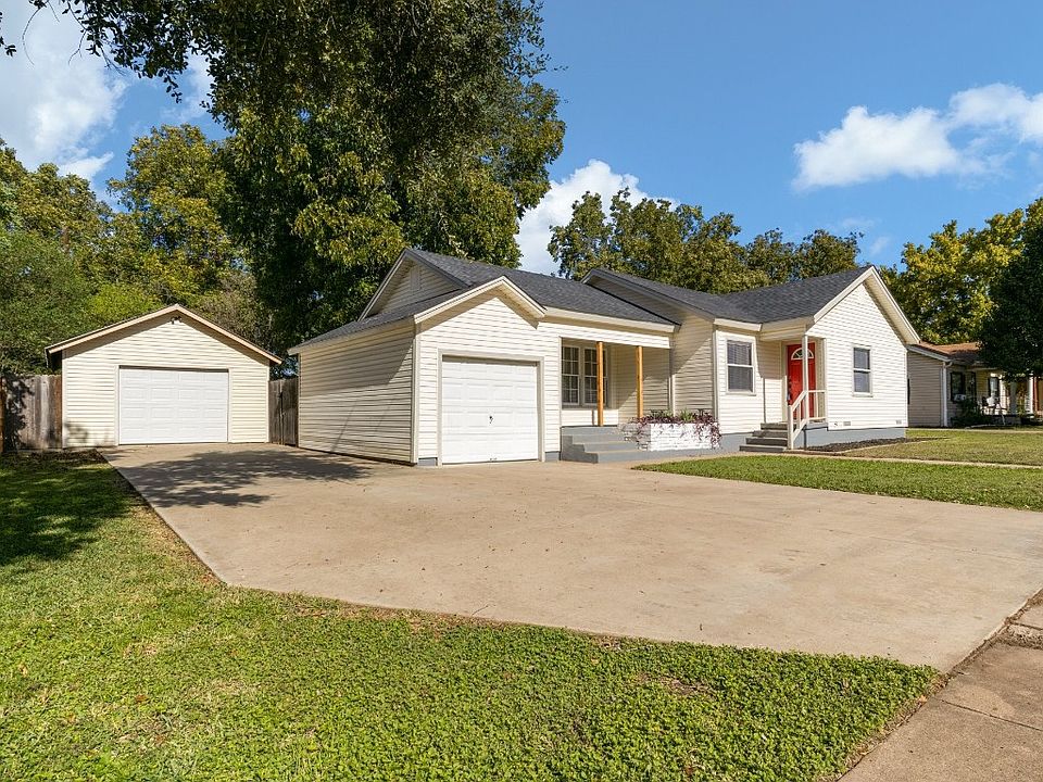 832 Featherston St, Cleburne, TX 76033 Zillow