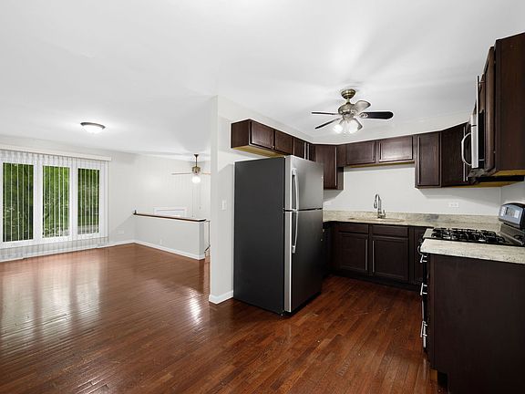 3rd image of 113 S Oak Ln