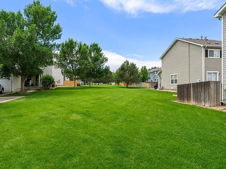 7857 S Kittredge Cir — Photo 33