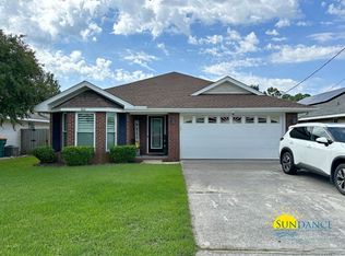 562 Rough Leaf Ln, Mary Esther, FL 32569