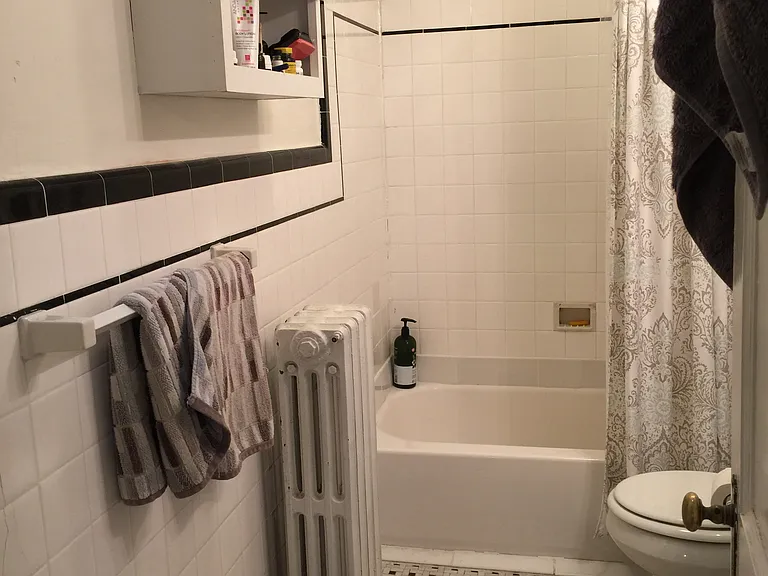 1904 Pine St #3R — Photo 13