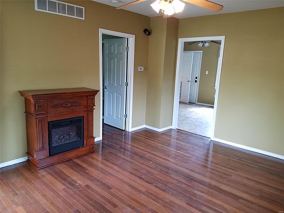 2nd image of 7928 Genesta St