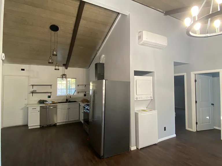 221 S Valley St #A — Photo 5