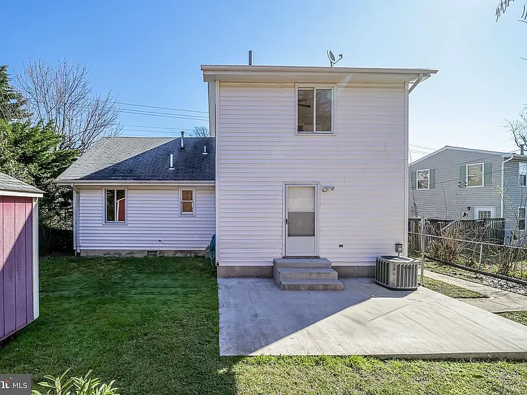 1912 S Glebe Rd — Photo 32