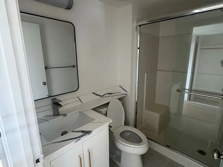512 Lancaster Ln — Photo 12