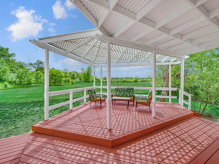 1044 Oakhill Dr — Photo 32