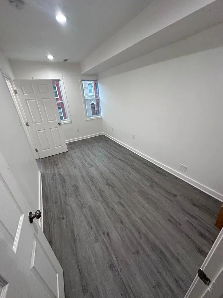 4 bed, 1950 sqft, $2,200 — Photo 2