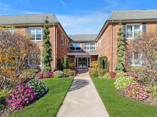 120 S Park Avenue #2F, Rockville Centre, NY 11570