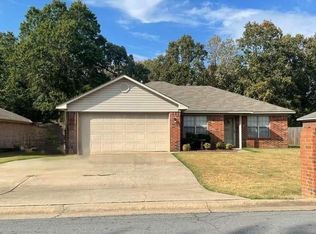 1750 Southern Hills Dr, Conway, AR 72034