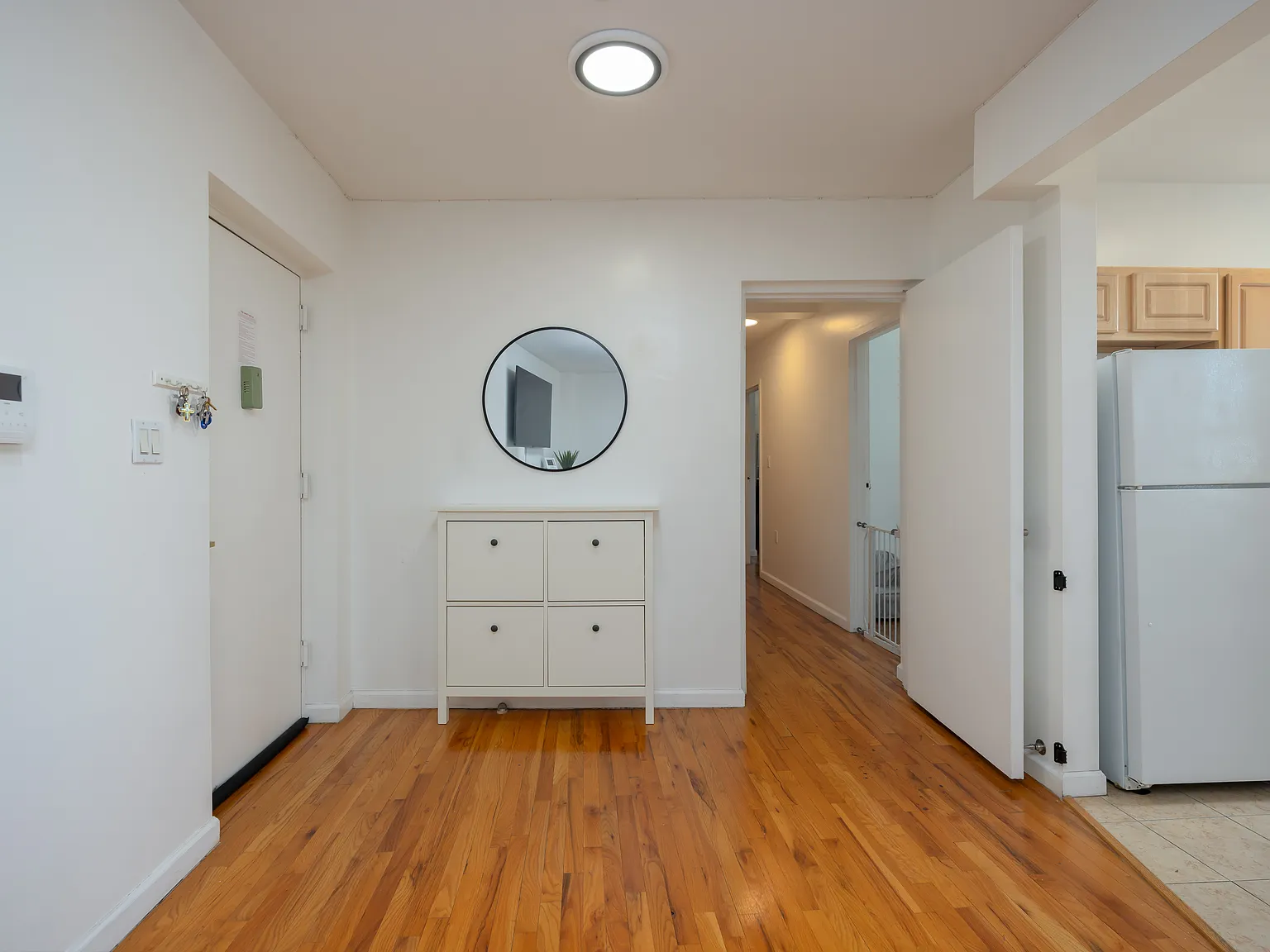 2 bed, 700 sqft, $2,800 — Photo 3