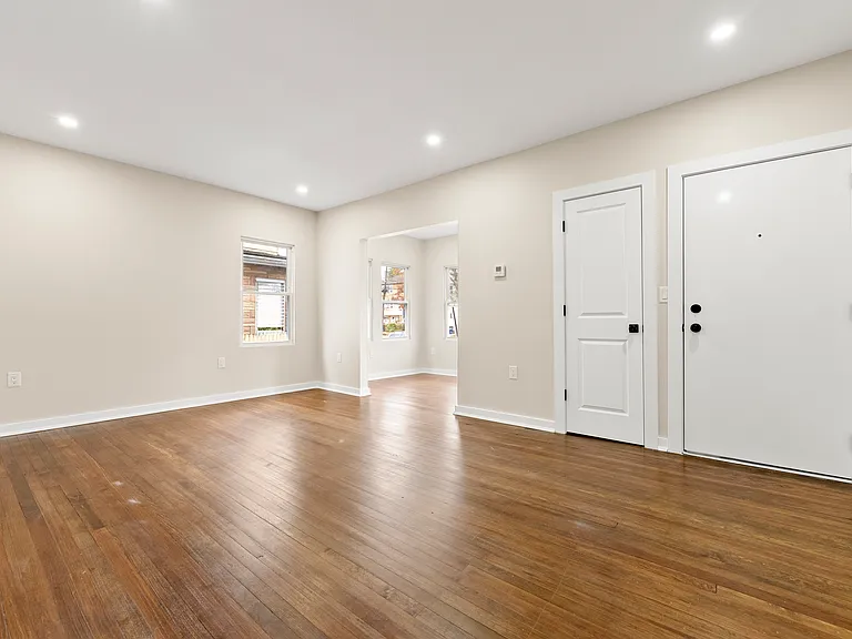 218 Ampere Pkwy #1 — Photo 3