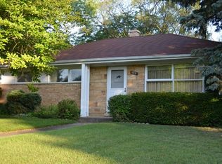 1028 Whitfield Rd, Northbrook, IL 60062