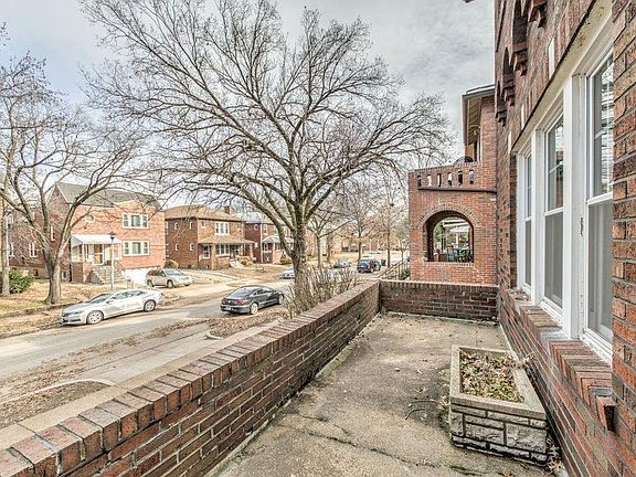 Front porch / street view