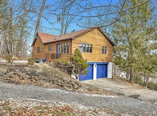 121 Hemlock Rd, Pompton Lakes, NJ 07442