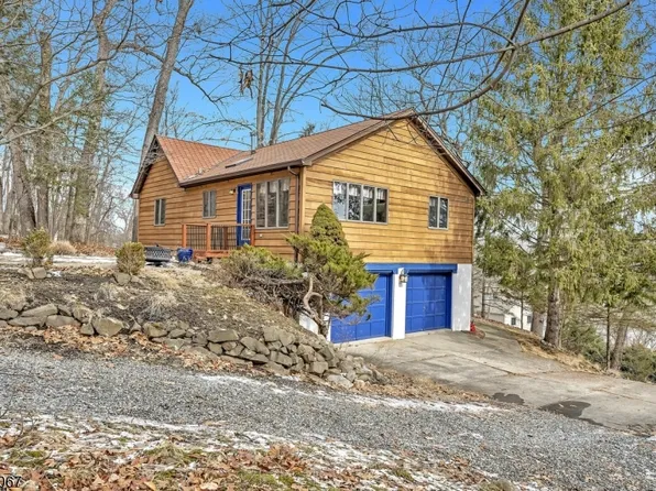 121 Hemlock Rd, Pompton Lakes Boro, NJ 07442