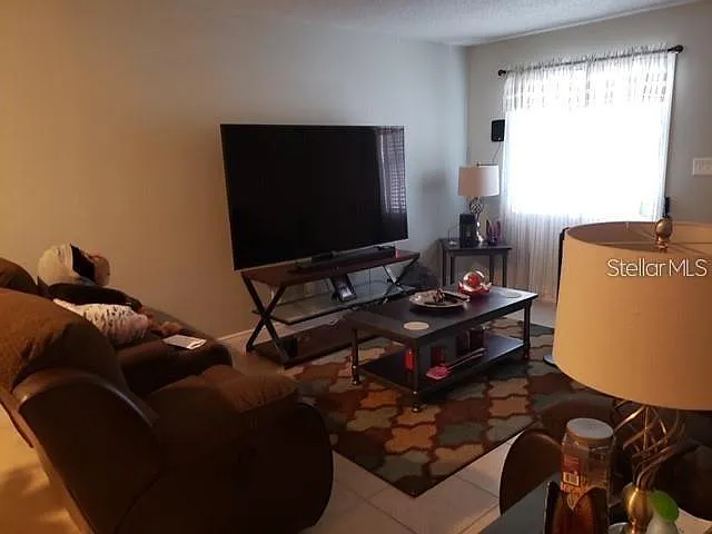 2 bed, 1.0 bath, 896 sqft, $1,250 — Photo 3