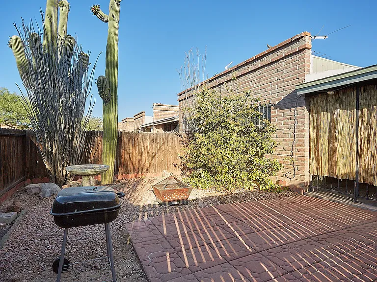 3906 N Stone Ave — Photo 14