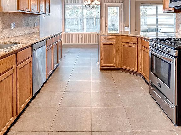 5th image of 18639 Seaton Dr