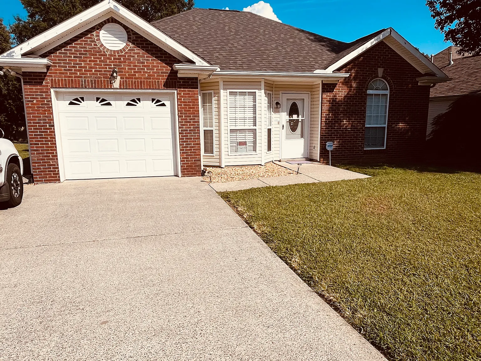 3 bed, 1100 sqft, $2,200 — Photo 1