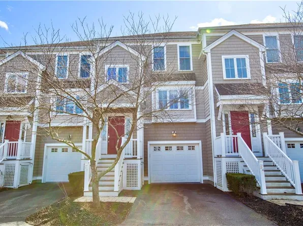 1 New Rd, Rumford, RI 02916