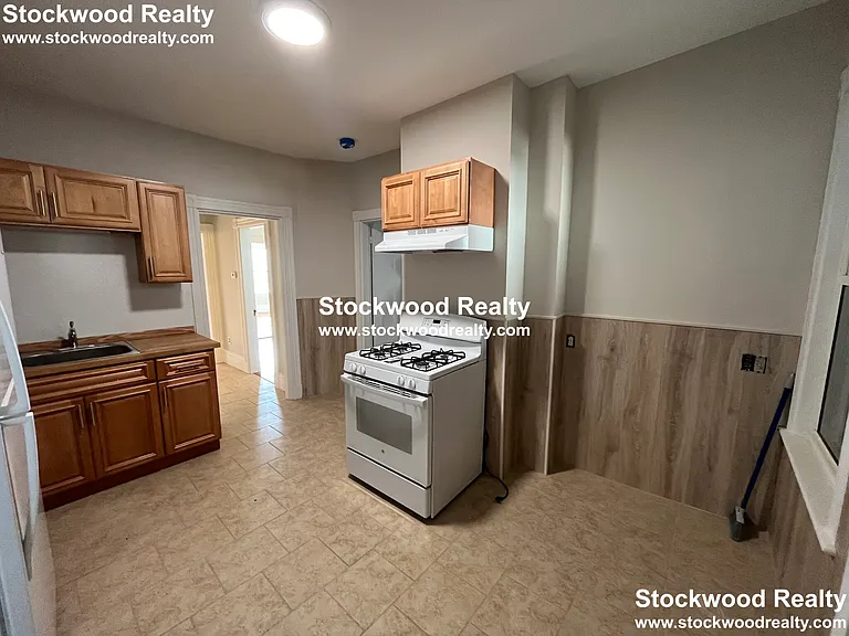 274 E Cottage St #1 — Photo 28