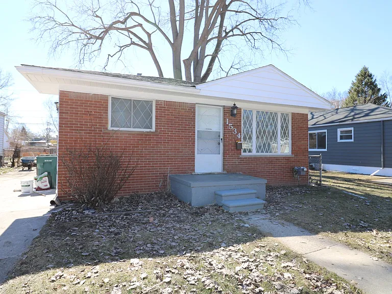 1534 E George Ave — Photo 1