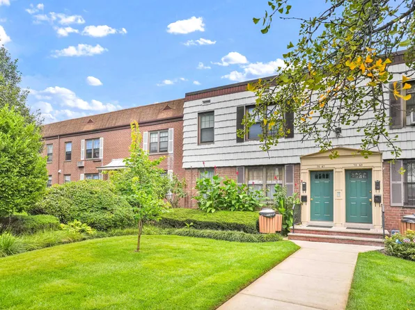 70-47 Park Drive East image 3 of 20