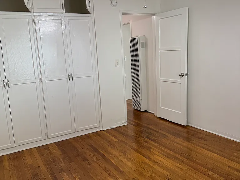 1033 N Sweetzer Ave — Photo 7