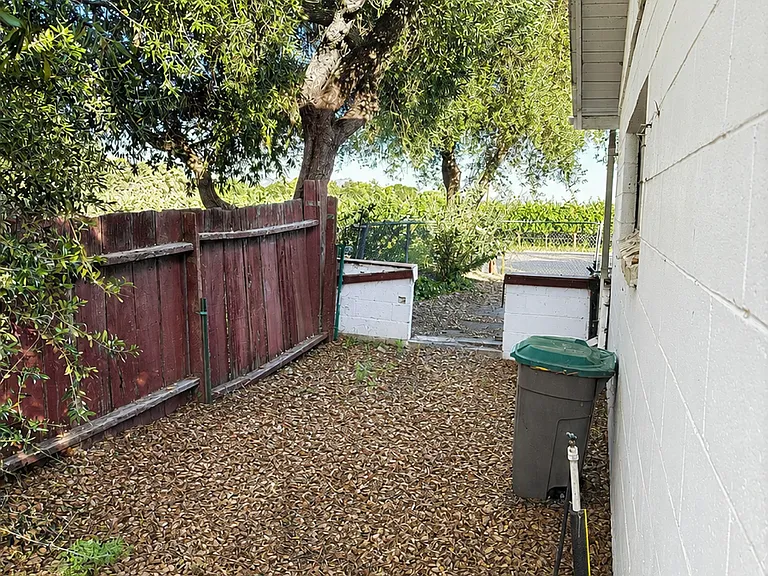1446 Sulphur Springs Ave — Photo 29