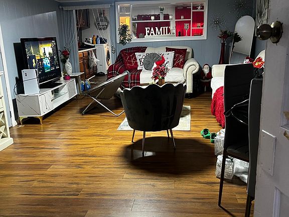 3rd image of 441 E Old Cranberry Rd