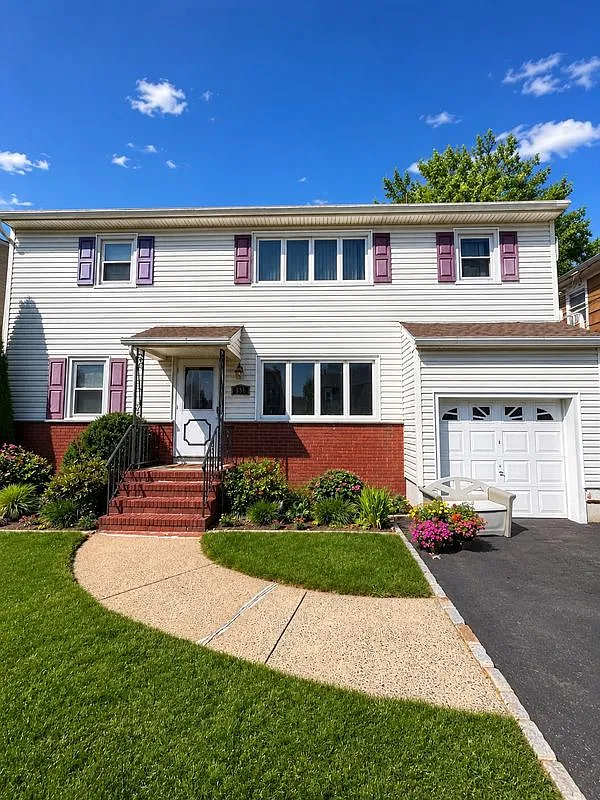 2 bed, 1.0 bath, 1200 sqft, $2,400 — Photo 2
