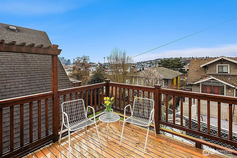 3rd image of 267 E Newton Street