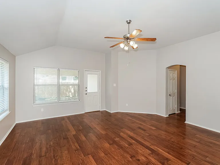 7617 Rainbow Creek Dr — Photo 3