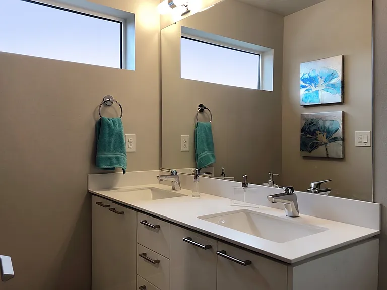 Upstairs Common Bath