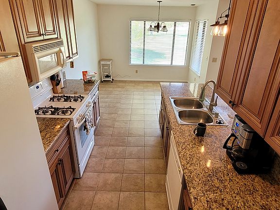 5th image of 27535 Lakeview Dr