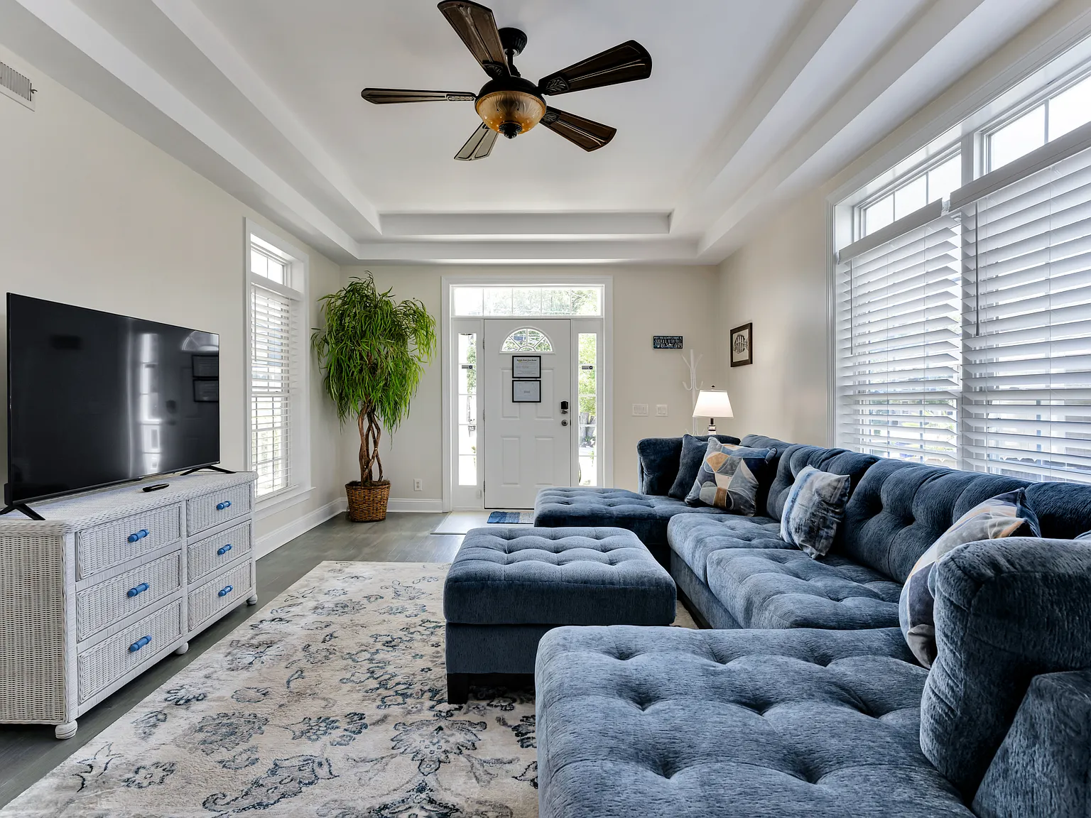4 bed, 2896 sqft, $5,350 — Photo 3