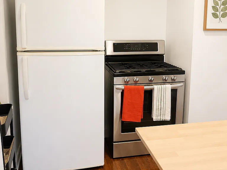 94 Marion St #5 — Photo 6