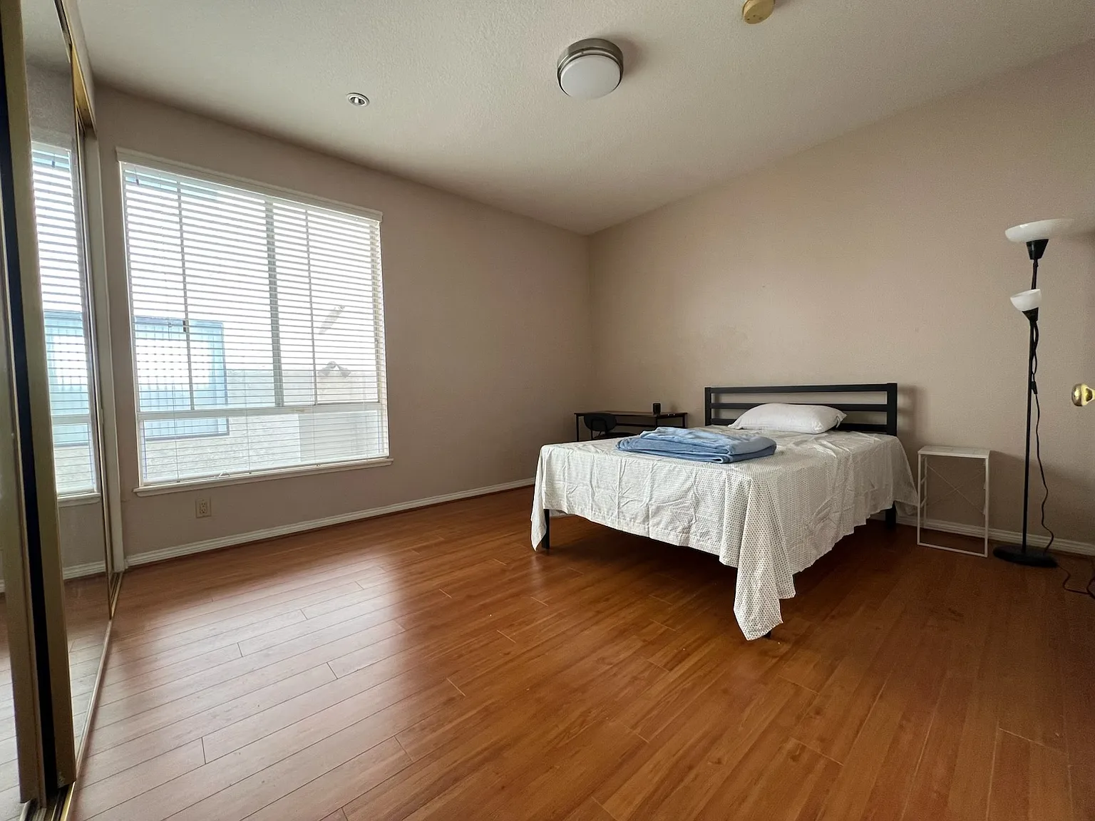 3 bed, 1383 sqft, $1,640 — Photo 3