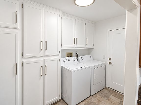 4th image of 15909 Mount Jackson St