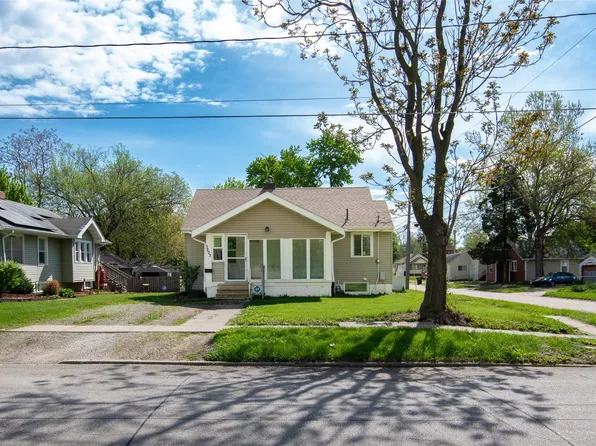 3203 Cambridge St, Des Moines, IA 50313
