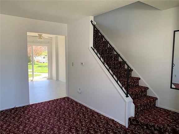 3rd image of 4140 Essex Ave