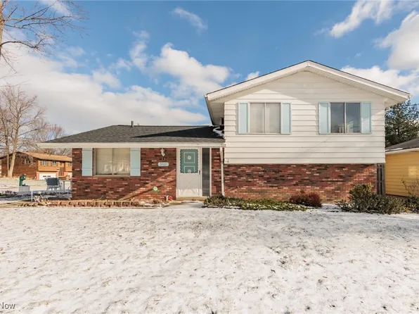 9061 Roosevelt Dr, Northfield, OH 44067