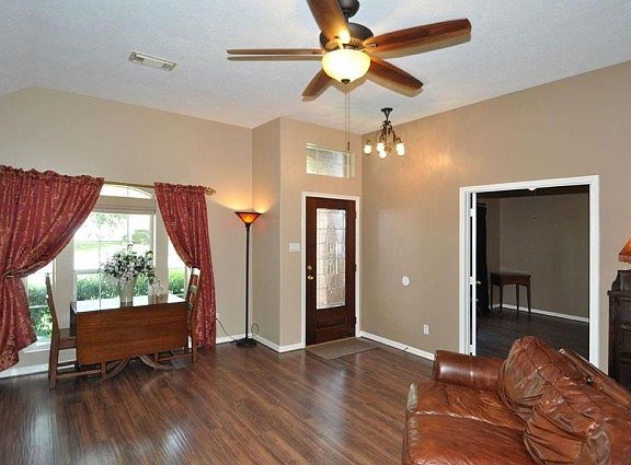 4th image of 2204 Breezeway Bend Dr