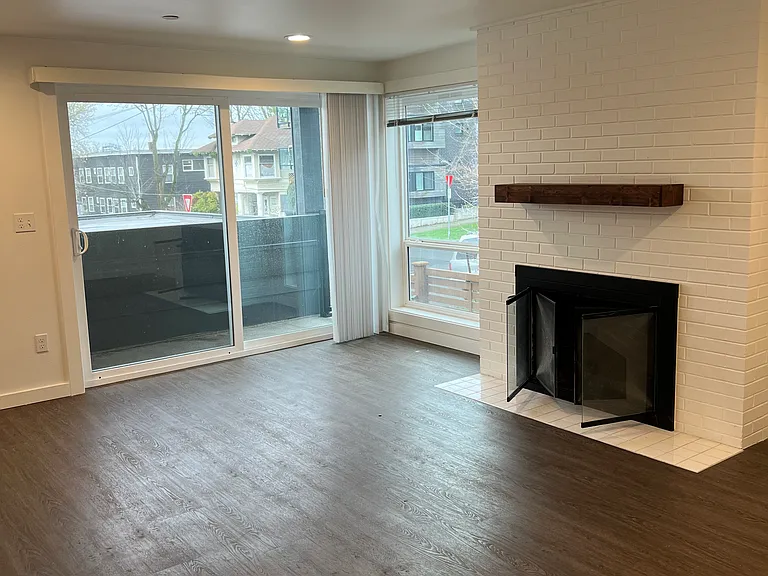 316 13th Ave E #304 — Photo 5