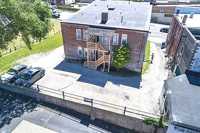 10 N Lake St — Photo 2