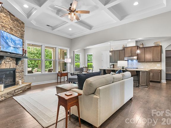 4th image of 1013 Torrens Dr